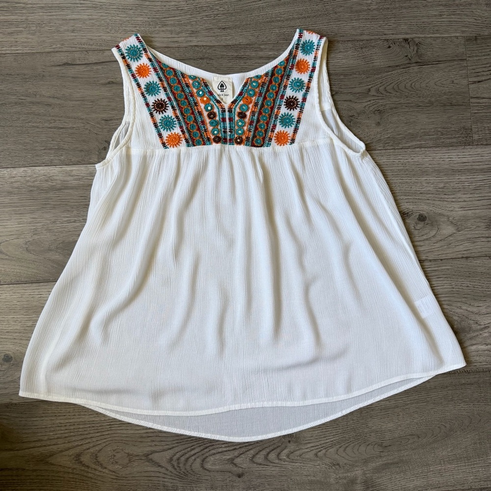 Spade & Heart White Boho Embroidered Sleeveless Top - Size Small